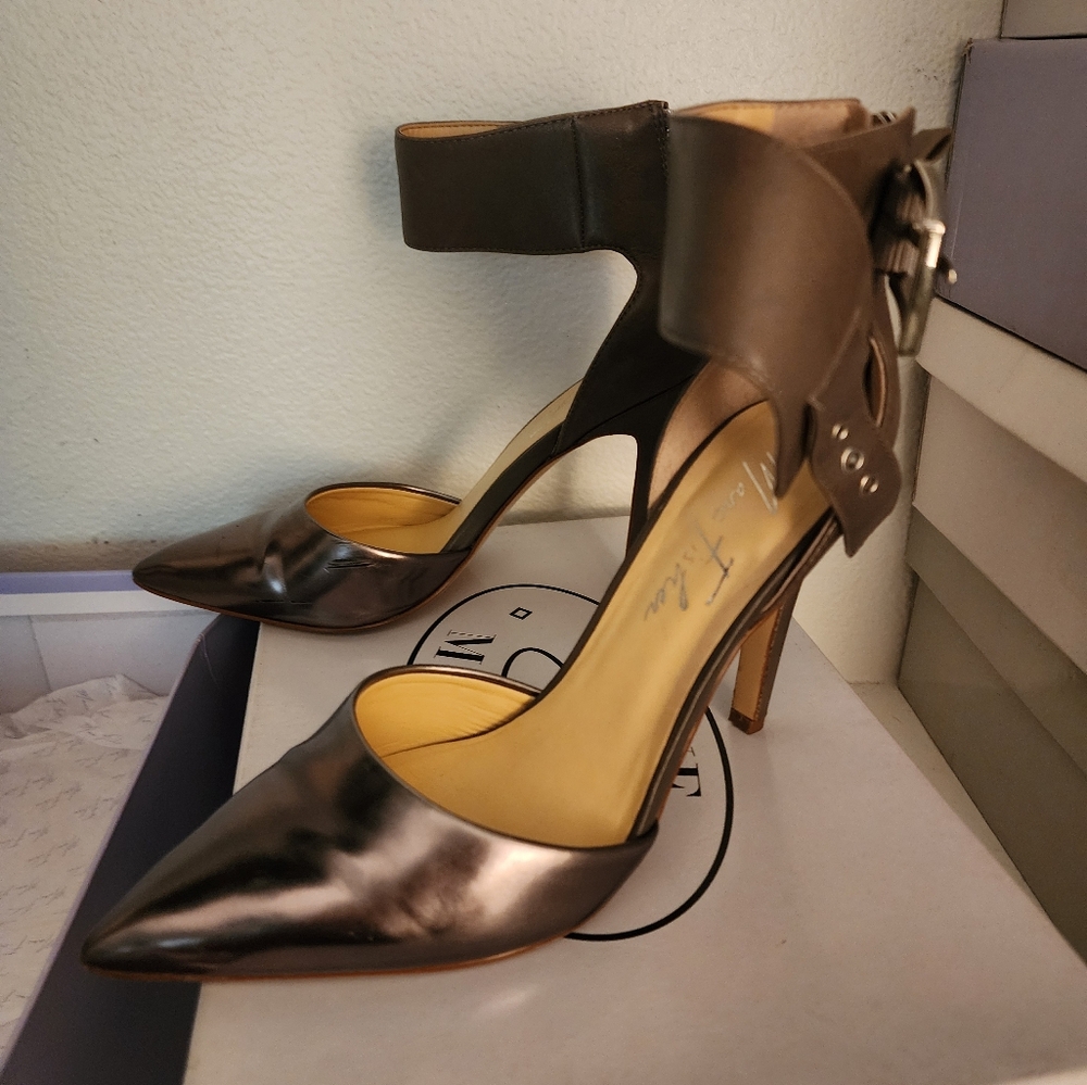 Marc Fisher Chrome color👌 heels